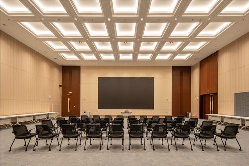 西(xi)岸(an)國際會展中心(xin)竣工(gong)投用(yong) 卓(zhuo)越水(shui)岸(an)再添璀(cui)璨地(di)標，華(hua)建(jian)集團環(huan)境院匠心設計賦(fu)能(neng)會展新(xin)未(wei)來(lai)